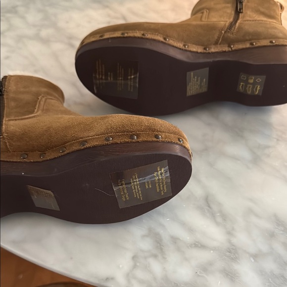 Cozy Tan Shearling-Lined Boots   Leather upper   Side zipper   Never worn - Picture 7 of 8